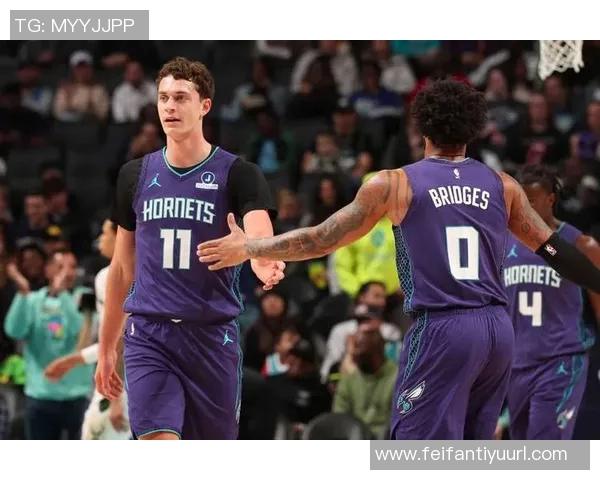 新秀卡尔克布伦纳半场表现抢眼2中2斩获8分3篮板1抢断1盖帽